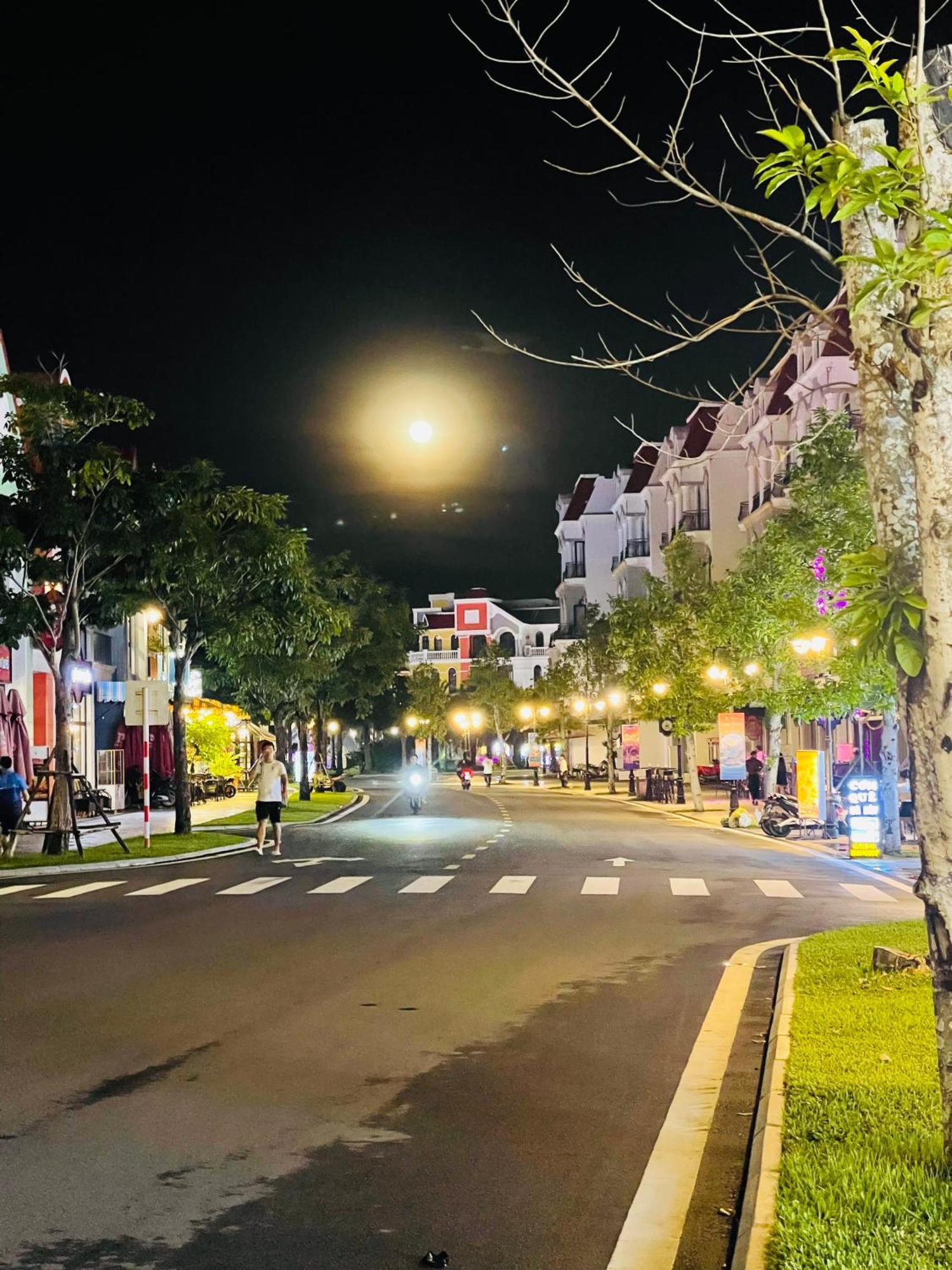 Thai Long Hotel Grand World Дуонг-Донг Экстерьер фото
